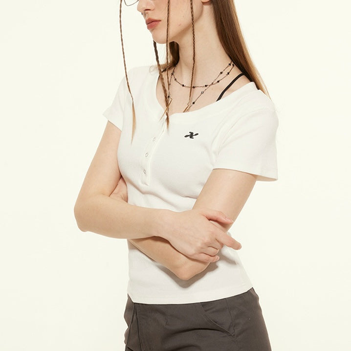 【2color】ロゴ入りヘンリーネックTシャツ|フロントボタン×フィット感◎ SS-000258