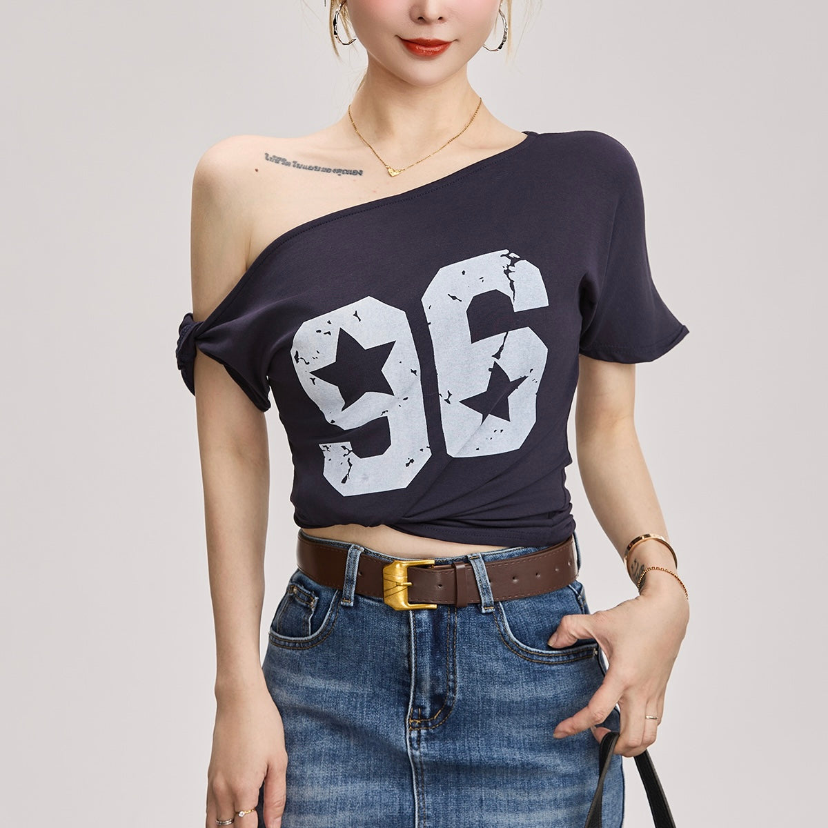 【2color】オフショルダー96プリントTシャツ 韓国トレンド スポーツミック SS-000222
