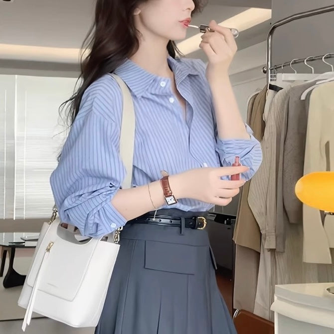 トレンド感満載ブルーストライプシャツ｜大人女子のきれいめファッション SS-000237